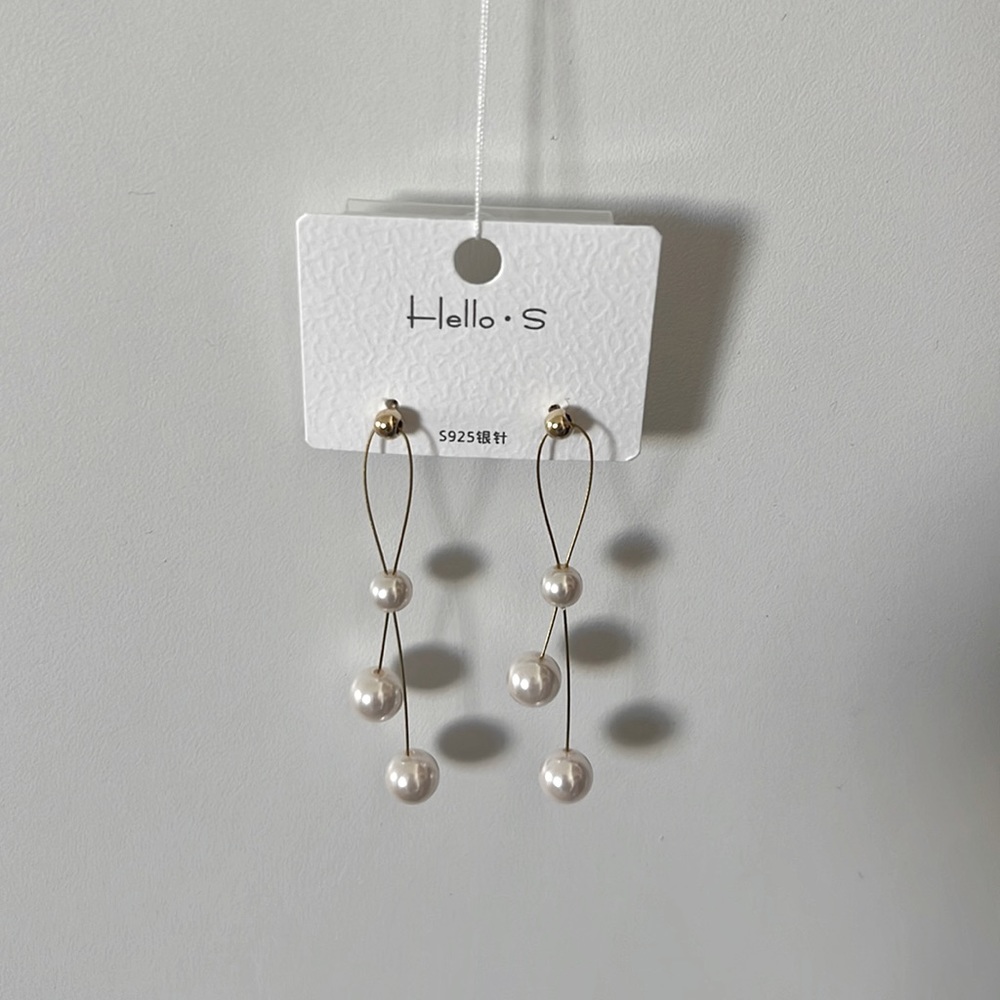 Hello.s earrings